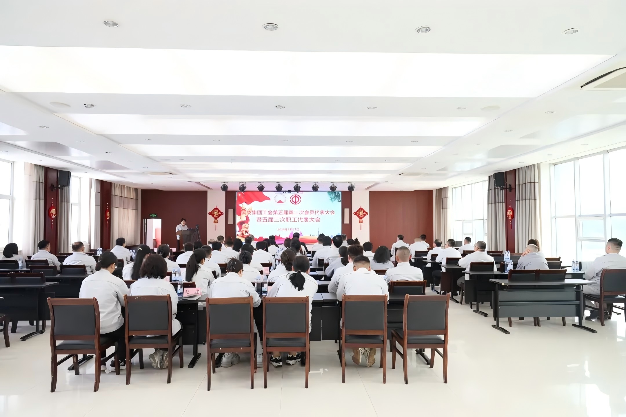 乘势而上接续奋斗 固本拓新再攀高峰——必赢242net官网集团工会第五届第二次会员代表大会暨五届二次职工代表大会胜利召开